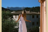 What Are The Essential Pieces For A Minimalist Closet