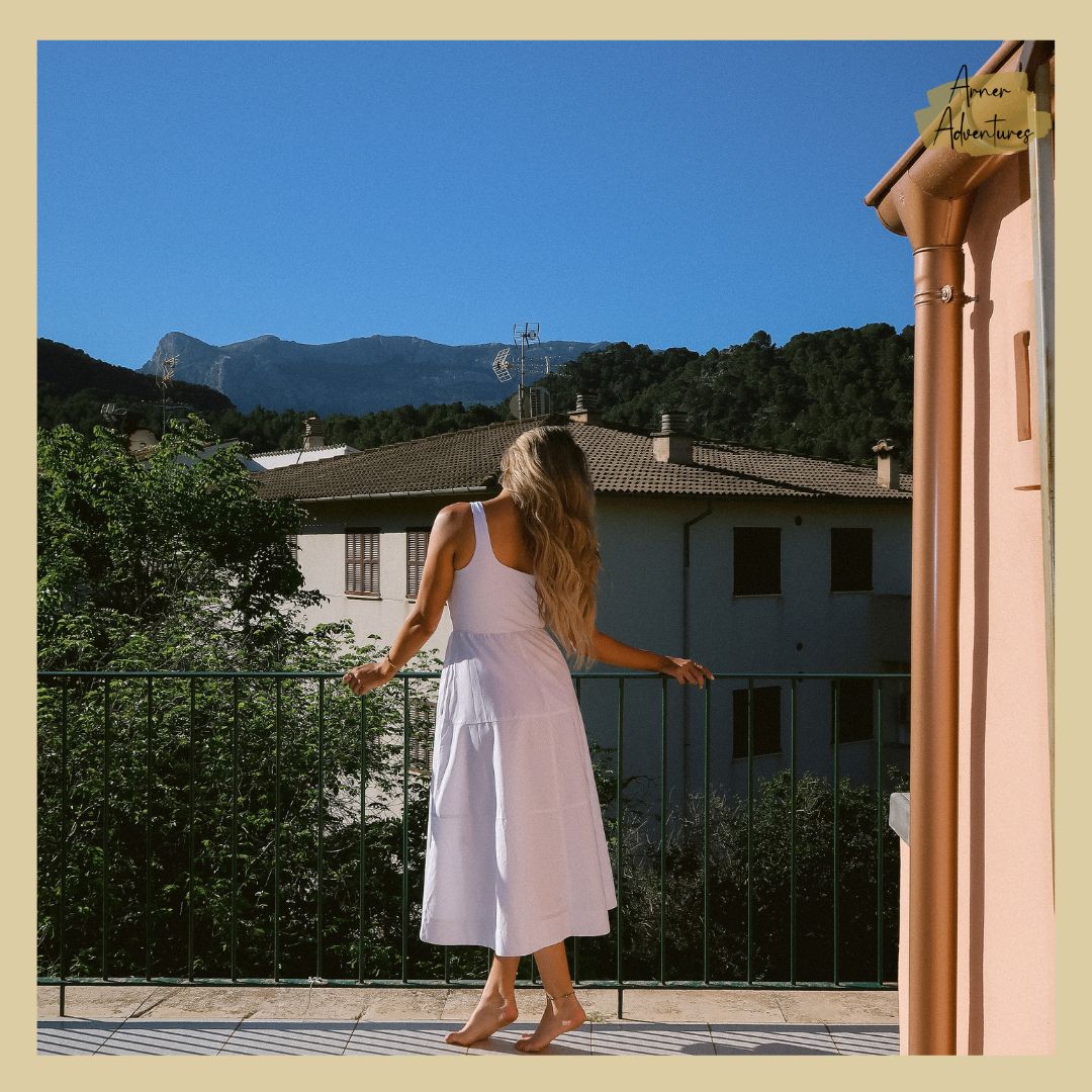 What Are The Essential Pieces For A Minimalist Closet